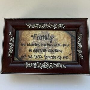 Sankyo - music box / Cottage Garden / plays “you are my sunshine”